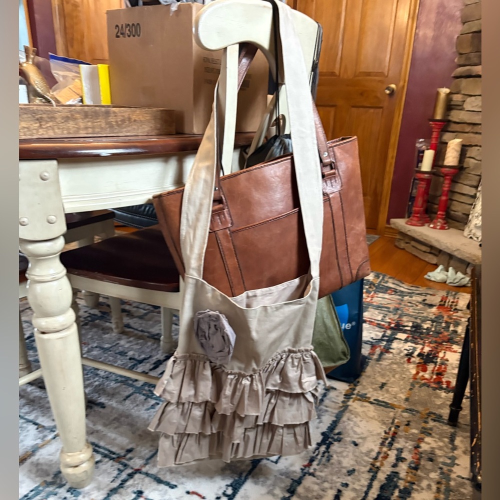 Vintage Rose Wraps Ruffle Bag - Picture 9 of 9